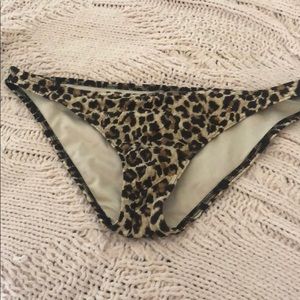 victoria’s secret leopard print bottom